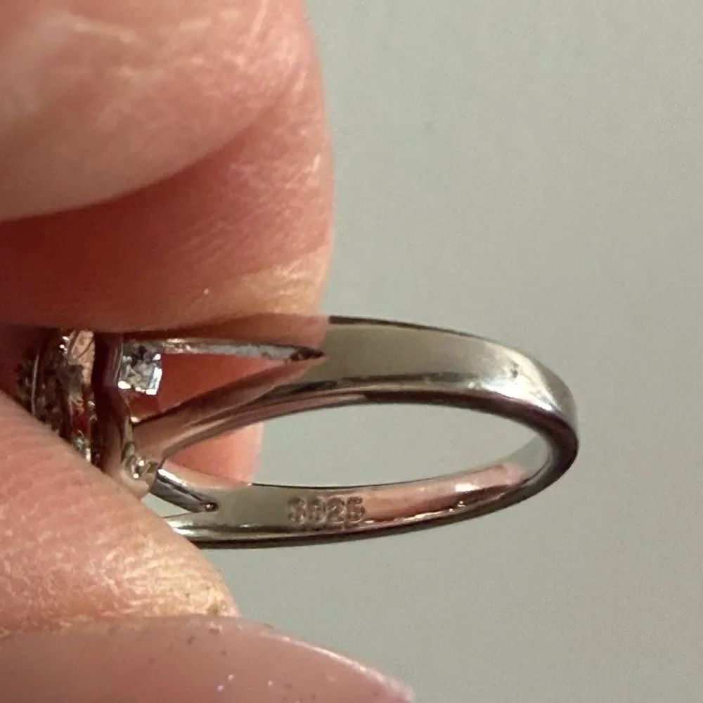 The 3 heart infinity ring in 925 and lab created stones. Sz 7 - Picture 5 of 13